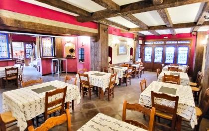 Right Casa Estate Agents Are Selling Excelente oportunidad de restaurante y bar situado en la playa de Marbella Este.