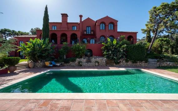 Right Casa Estate Agents Are Selling Stunning villa for rent in Benahavis