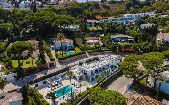 Right Casa Estate Agents Are Selling Luxury Contemporary Villa in Nueva Andalucia Marbella.