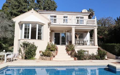 Right Casa Estate Agents Are Selling Impresionante Villa de Lujo en el Corazón de Calahonda