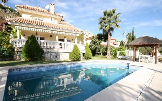 Right Casa Estate Agents Are Selling Detached Villa In One Of The Most Sought After Streets of Calahonda