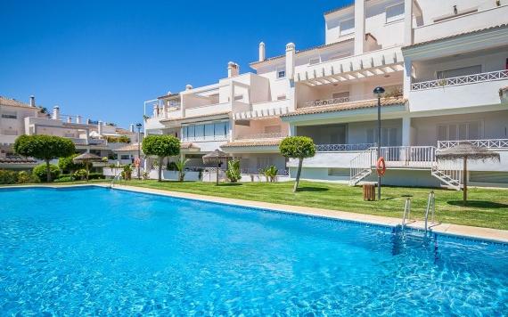Right Casa Estate Agents Are Selling Spacious corner townhouse in the well know area of Rio Real Golf, just 5 minutes from Marbella centre! 