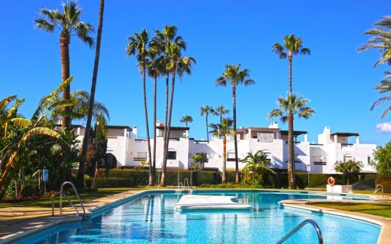 Right Casa Estate Agents Are Selling Well located four-bedroom townhouse in Guadalmina Baja. 