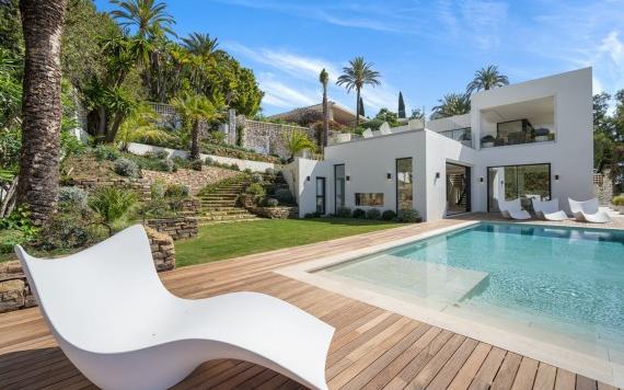 Right Casa Estate Agents Are Selling Stunning Luxury Villa In Beautiful Rio Real Marbella