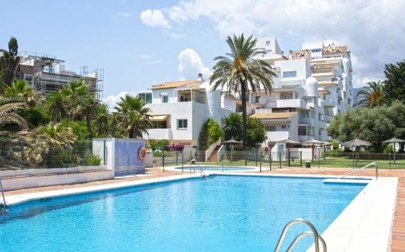 Right Casa Estate Agents Are Selling Apartamento en primera línea de playa en Estepona!
