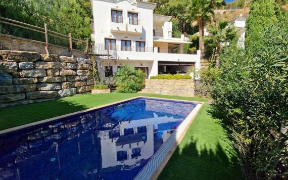 Right Casa Estate Agents Are Selling Five-bedroom villa for sale in the exclusive Benahavis Country Club area