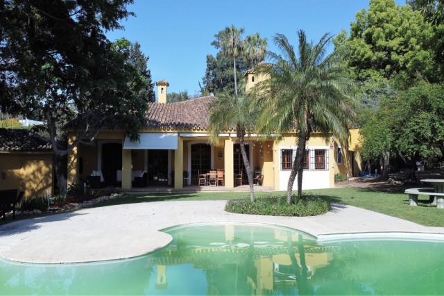 829118 - Detached Villa For sale in El Paraiso Bajo, Estepona, Málaga, Spain