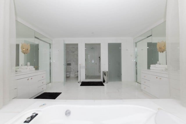Shared bathroom Luxury Villa Sierra Blanca Marbella-11