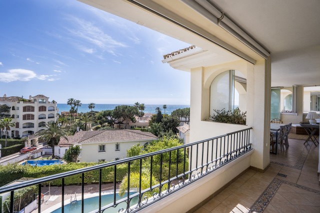 828111 - Penthouse For sale in Elviria Playa, Marbella, Málaga, Spain