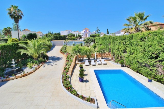 V5395 Brand New Luxury Villa in Nueva Andalucia (1)