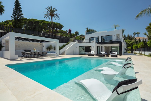 Amazing Pool Modern Villa for sale Nueva Andalucia (25)