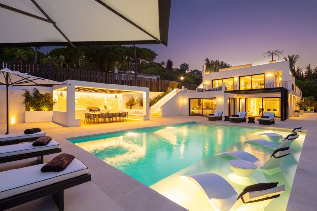 Amazing Pool Modern Villa for sale Nueva Andalucia (1)
