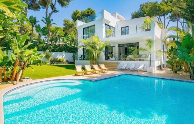 830537 - Villa For sale in Los Monteros, Marbella, Málaga, Spain