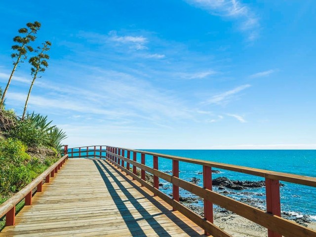 1720MVD_1_9_2-wooden-walkway-in-calahonda-beach-mijas-malaga-spain-cavan-images