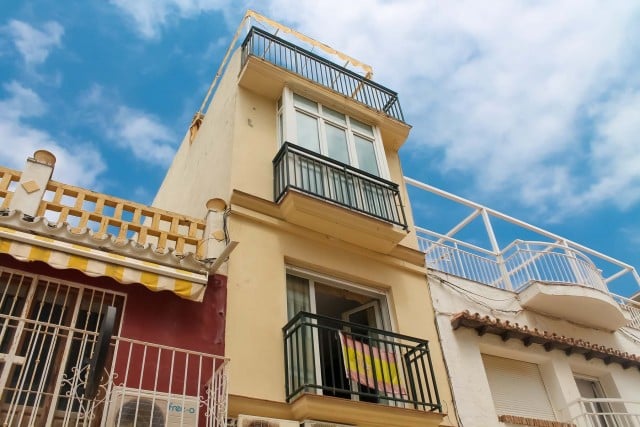 5 level beachside estate for sale in commercial street in Torremolinos! 