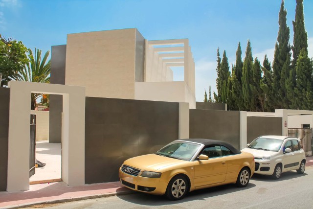 Wonderful Contemporary Villa for sale in Riviera del Sol !!