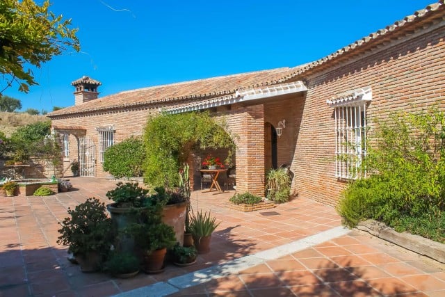 Wonderful Country House for sale in Alhaurin de la Torre!
