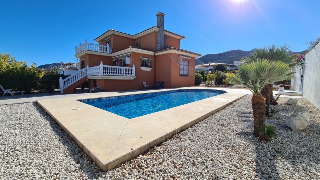 Villa for Sale in Pinos de Alhaurin 