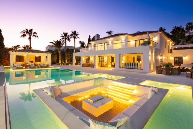 Outstanding Luxury Villa for sale in Nueva Andalucía