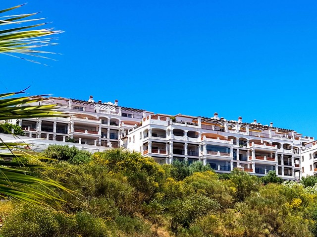Stunning Modern 2 Bed Apartment With Sea Views In Calahonda