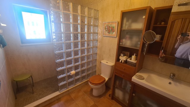 bathroom 4