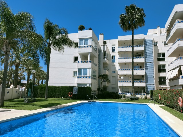 829234 - Apartment For sale in Las Chapas Playa, Marbella, Málaga, Spain